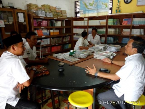 Kadis DPAD Kuansing Tinjau Pustaka SMKN 1 Benai